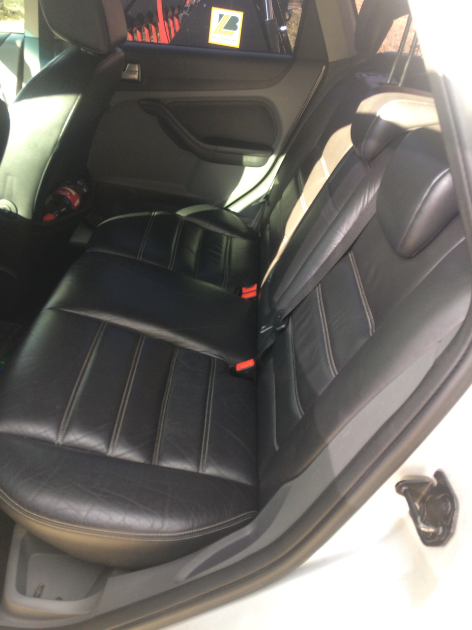 Кожа рожа все дела — Ford Focus Wagon II, 2 л, 2010 года | стайлинг ...