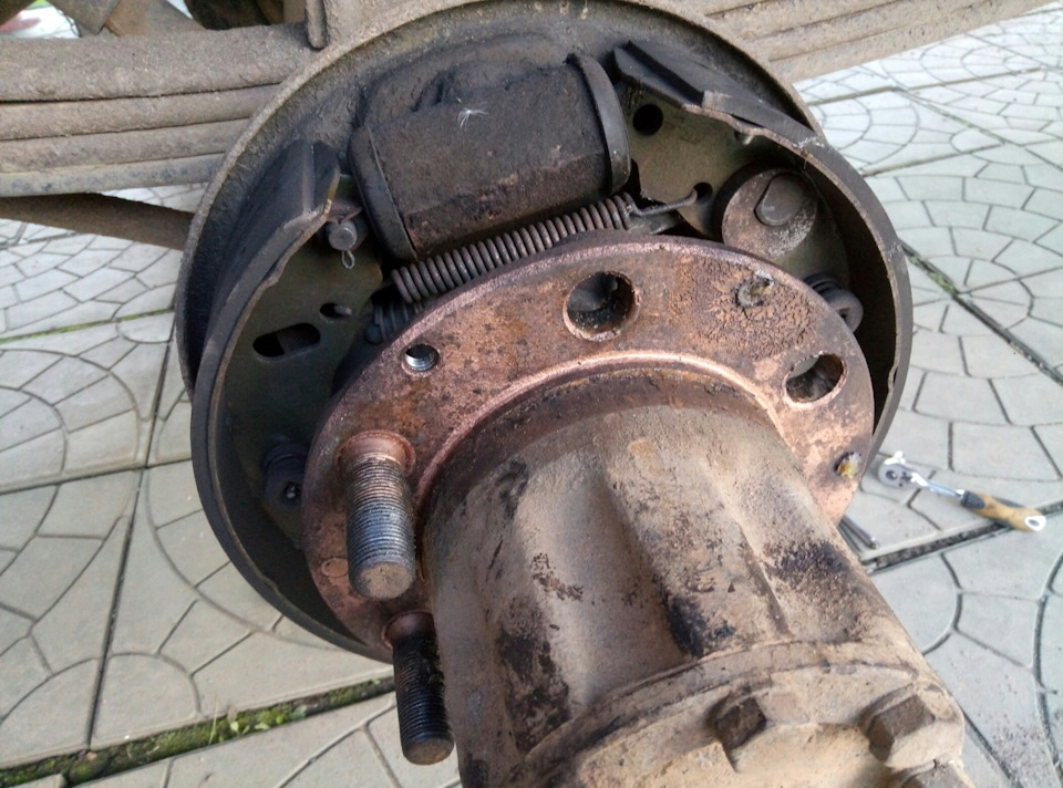 Замена колесных шпилек. — ГАЗ Газель, 2,8 л, 2011 года | своими руками ...