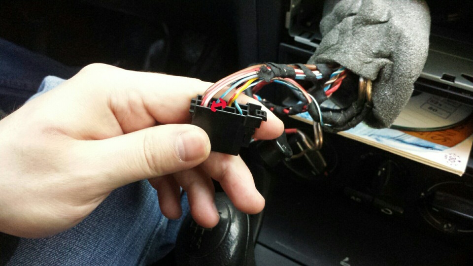 Сбивались настройки магнитолы когда вытаскиваешь ключ. — Skoda Octavia ...