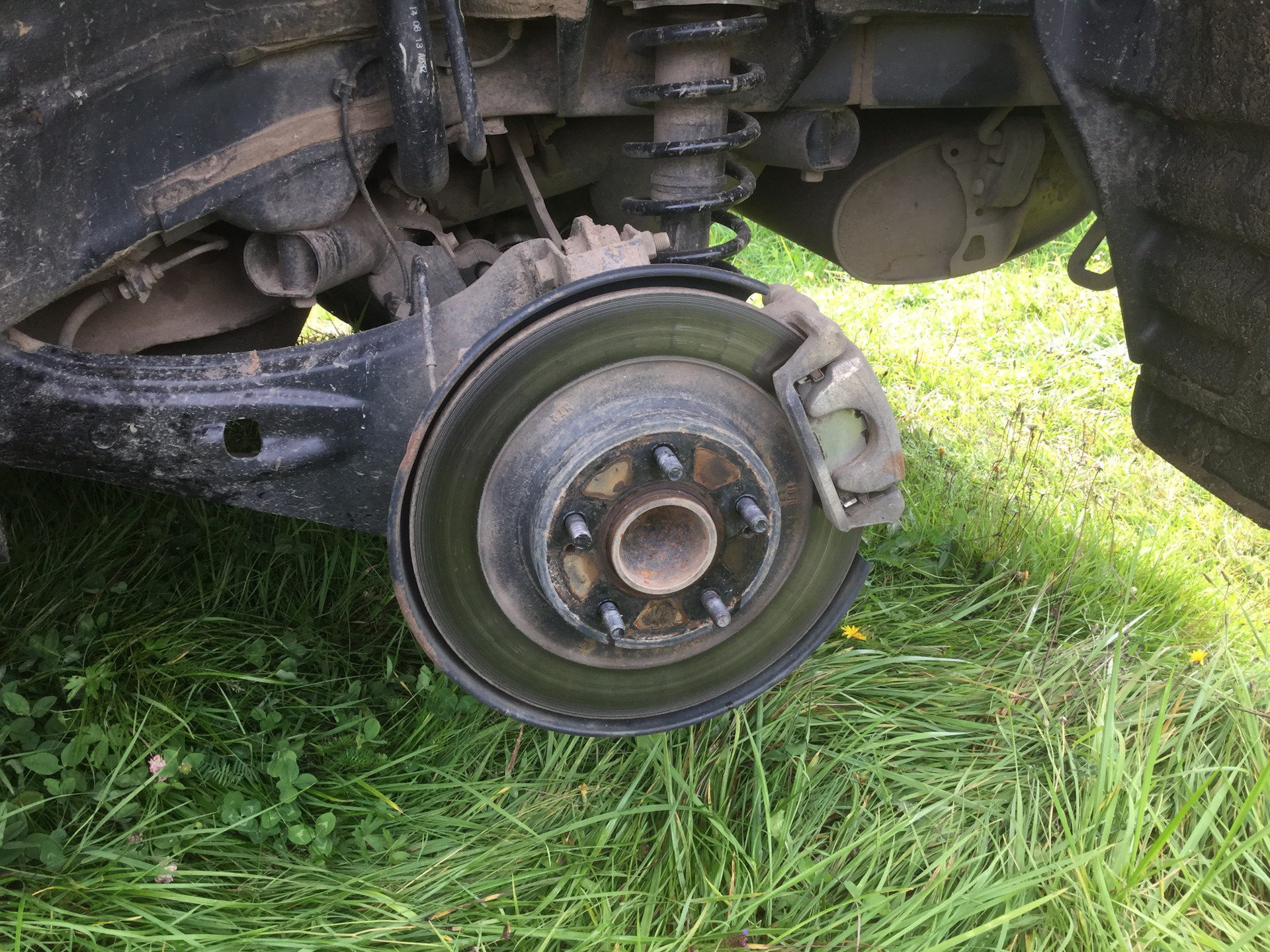 задние колеса большие передние меньше