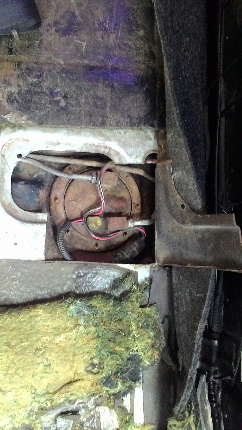 Замена сетки бензонасоса — Lada 2115, 1,5 л, 2001 года | своими руками ...