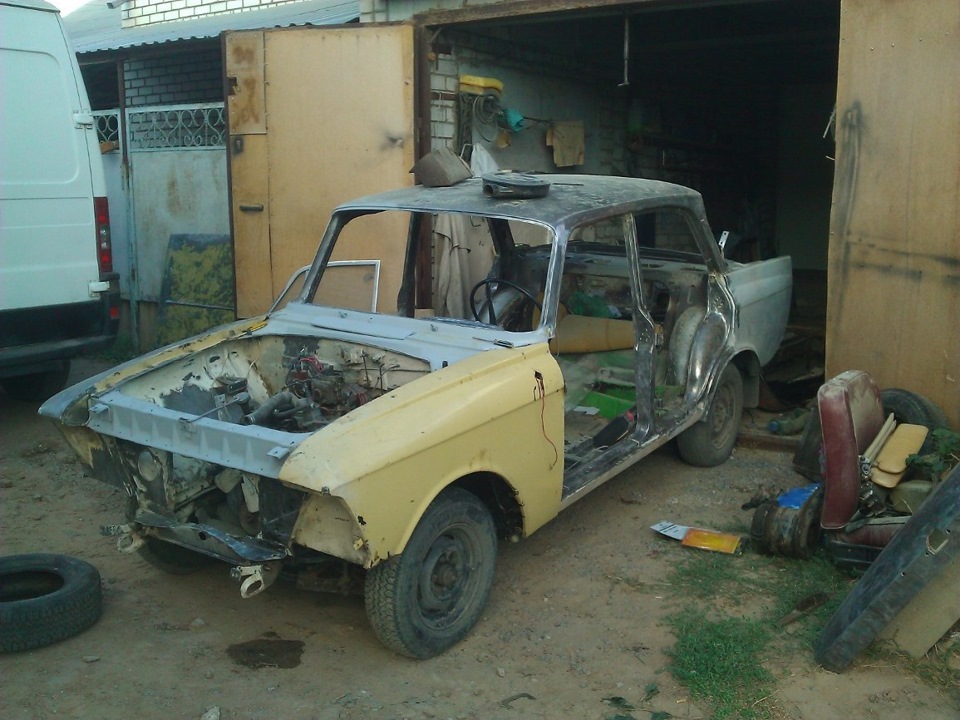 Выкатил старикашку подышать воздухом. Работа идет, несмотря на начало ...