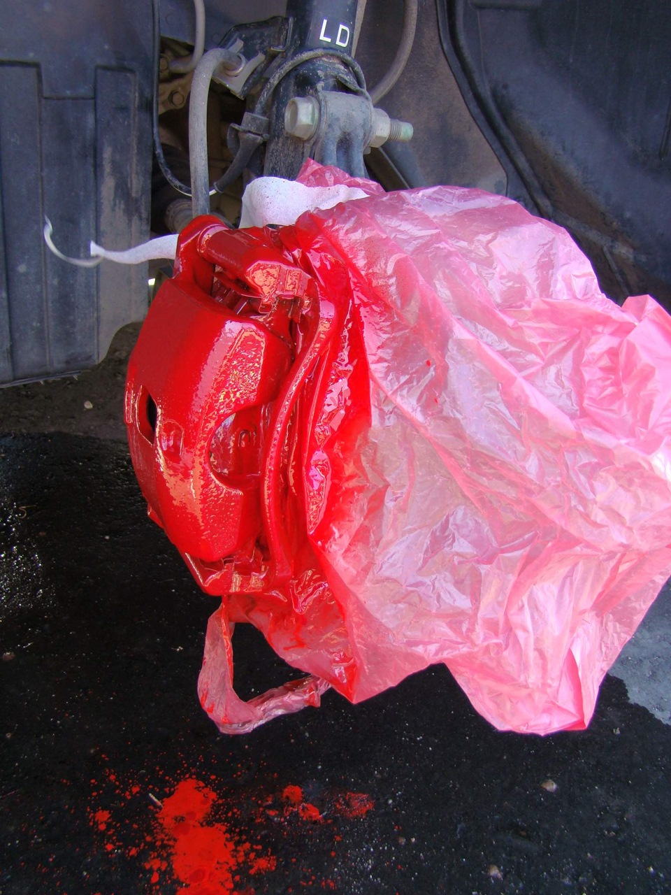 Покраска тормозных суппортов — Nissan Tiida (1G), 1,6 л, 2008 года ...