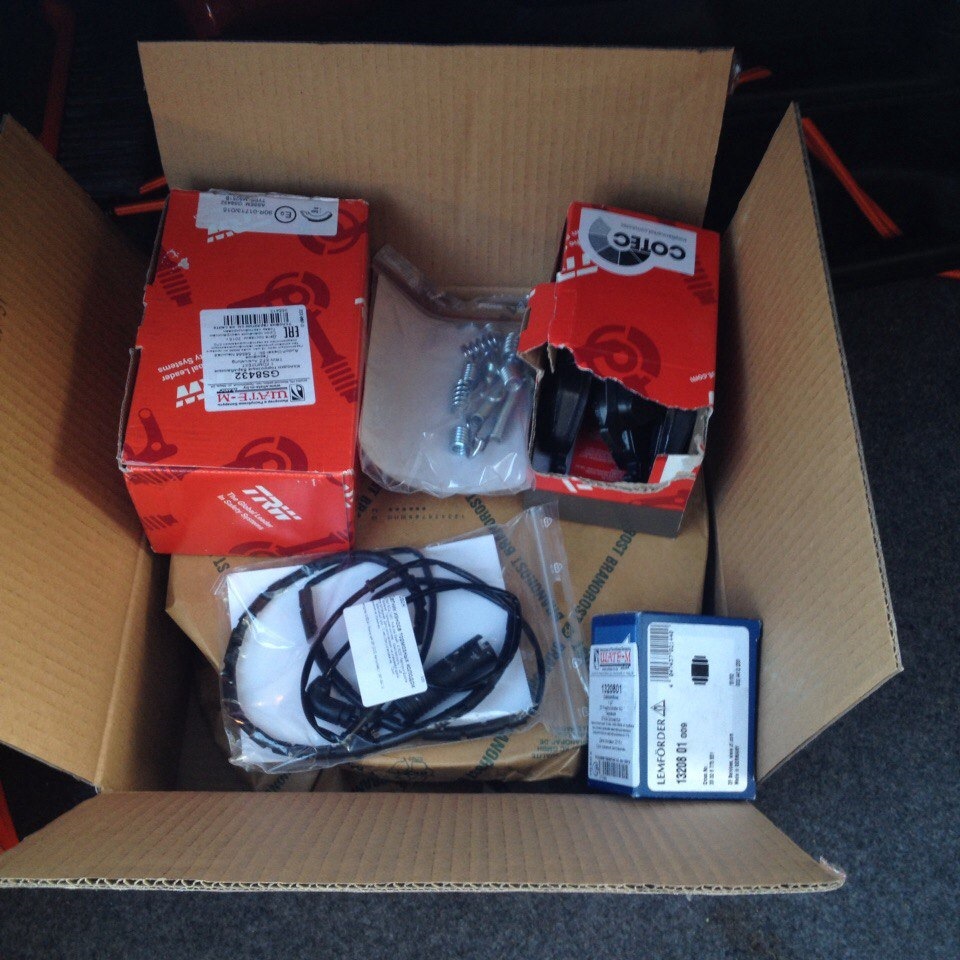 Замена задних тормозных дисков — BMW 3 series (E46), 2 л, 1998 года ...