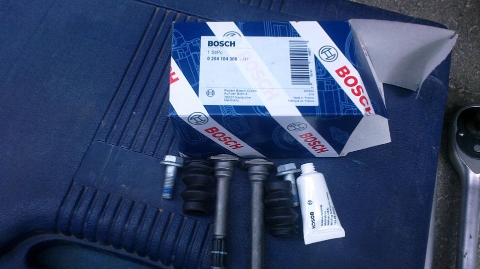 BOSCH 0204104308 — Toyota Avensis II. Запчасти на фото: 0204104308