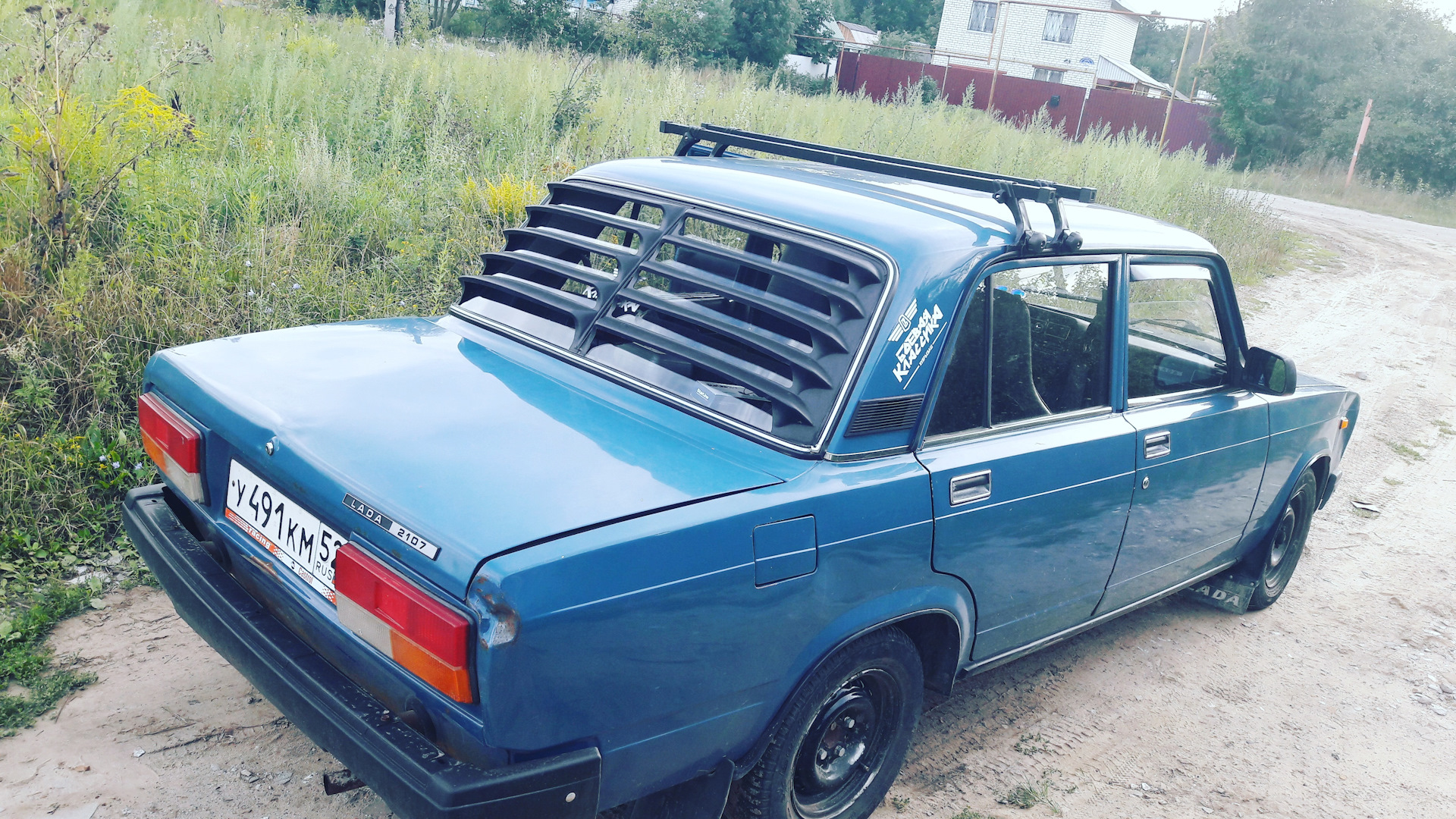 Lada 2107 с багажником на крыше