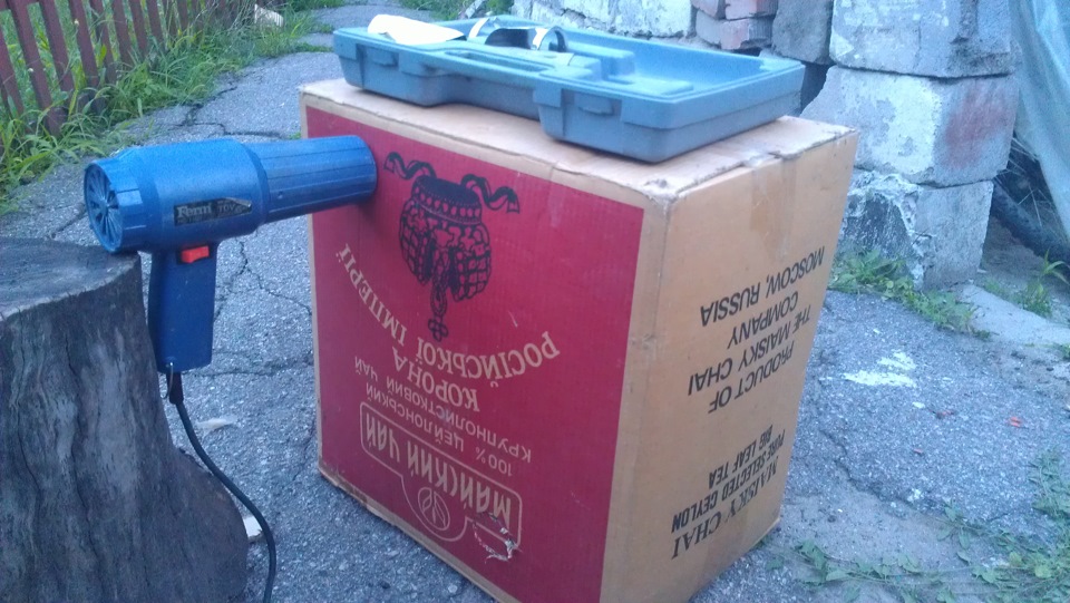 Изначально планировалось фару греть в таком вот картонном ящике, типа чтоб фара нагревалась равномерно, но из-за особо прочного герметика, пришлось обойтись без него. — SEAT Ibiza (6L)