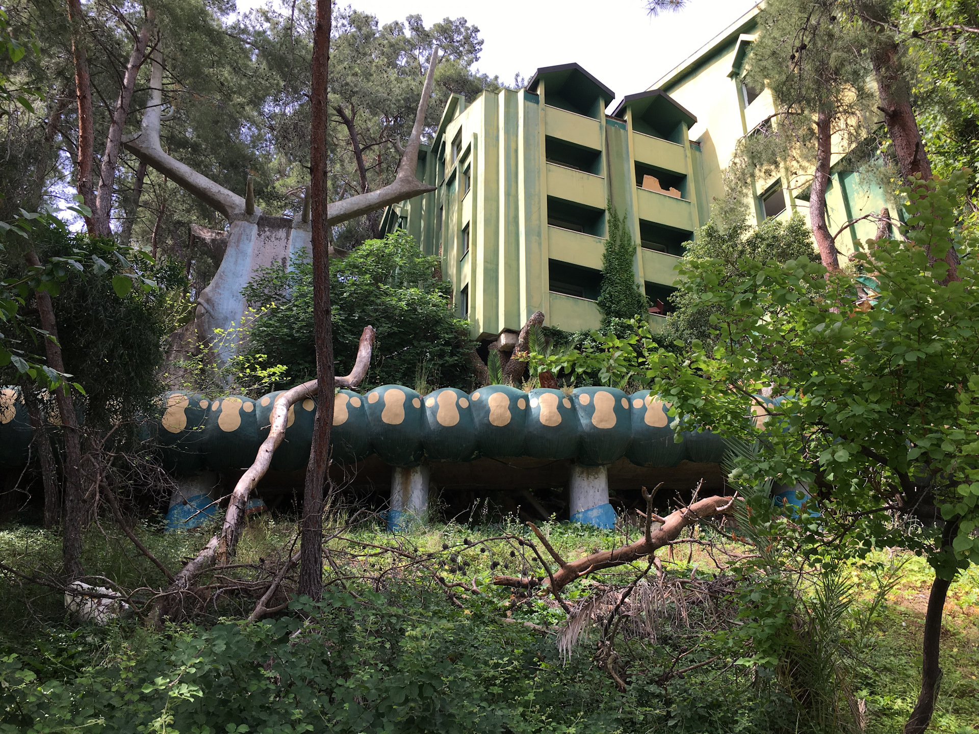 Заброшенный отель в турции чамьюва фото