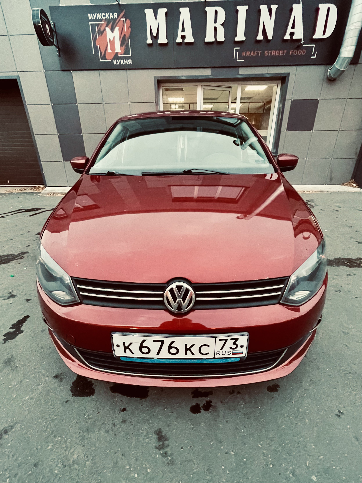 VW Polo sedan вишня