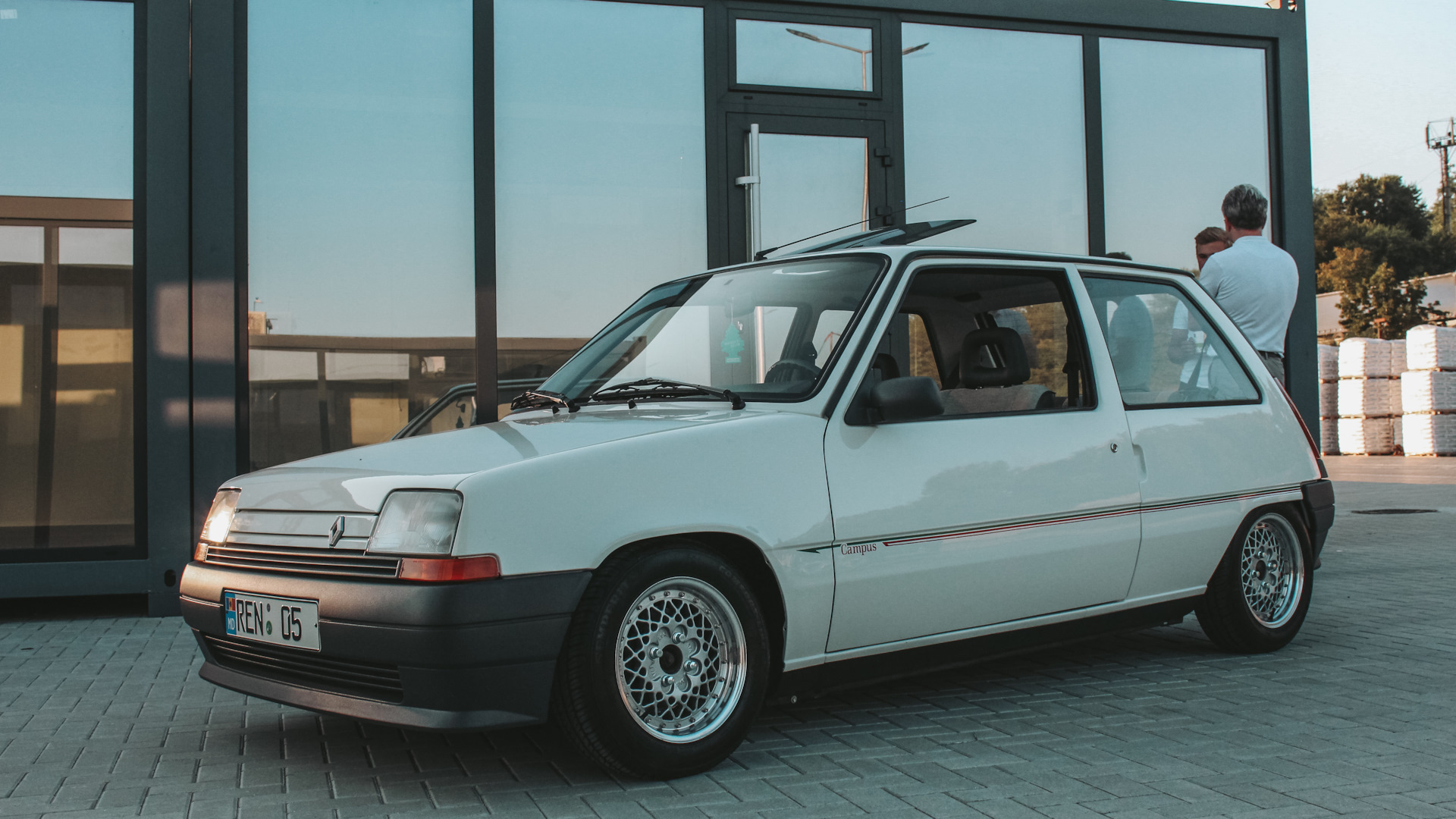 Рено 5 фото File:Renault 5 GT Turbo Raider.jpg - Wikipedia