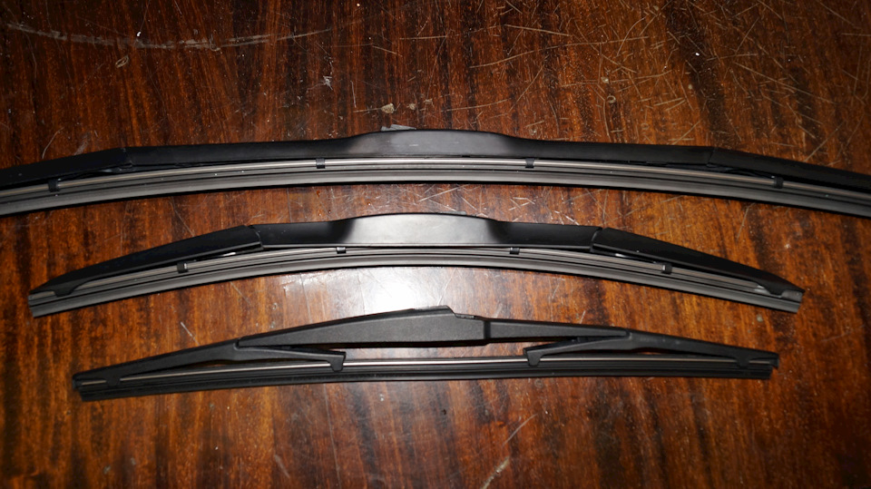 Замена резинок на гибридных щетках Denso — Mazda CX-7, 2,3 л, 2008 года ...