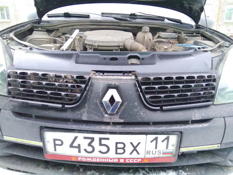 Решетка радиатора Renault Simbol (LB) 8200272056