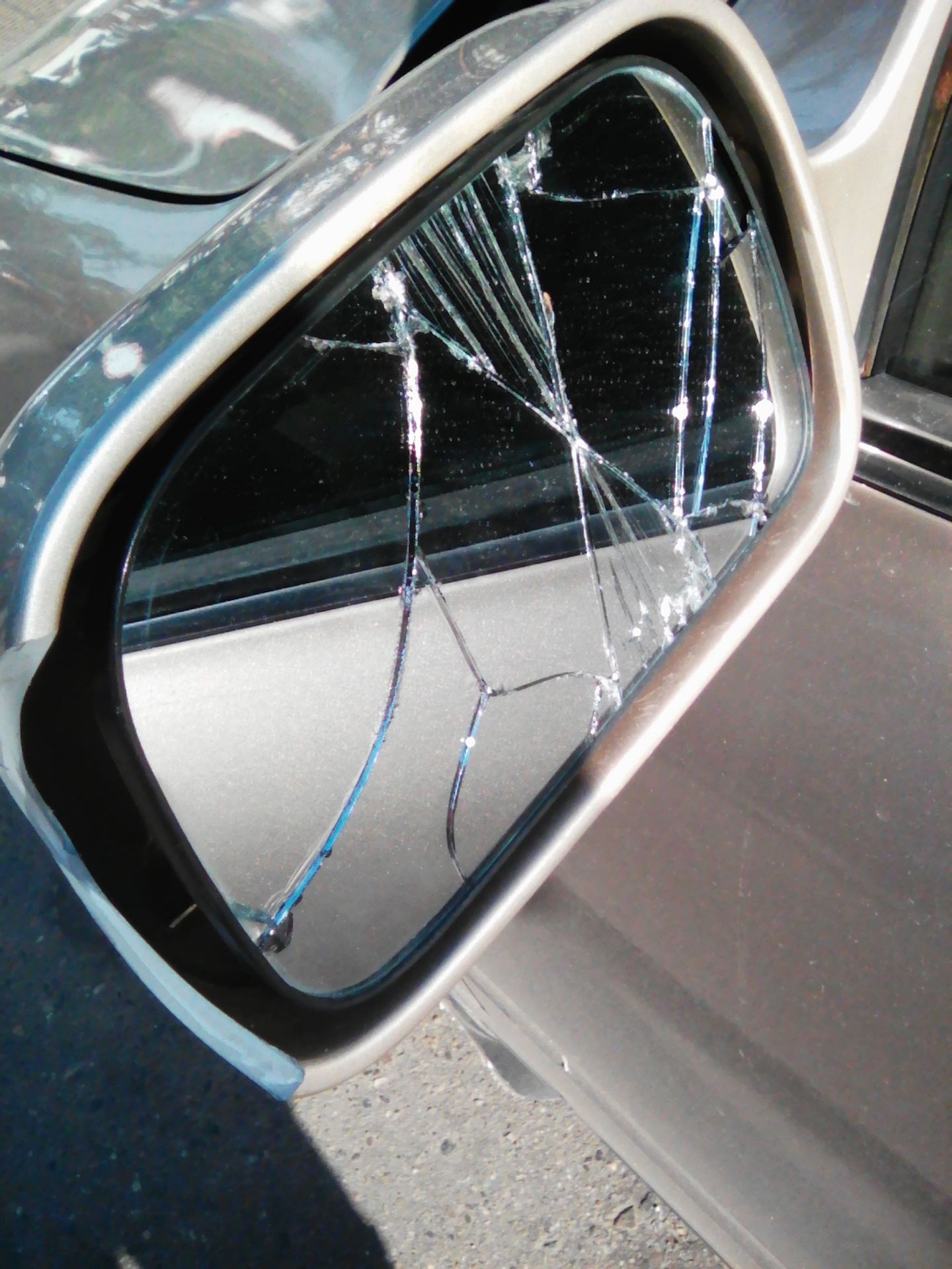 Разбитое зеркало Тойота Камри 55