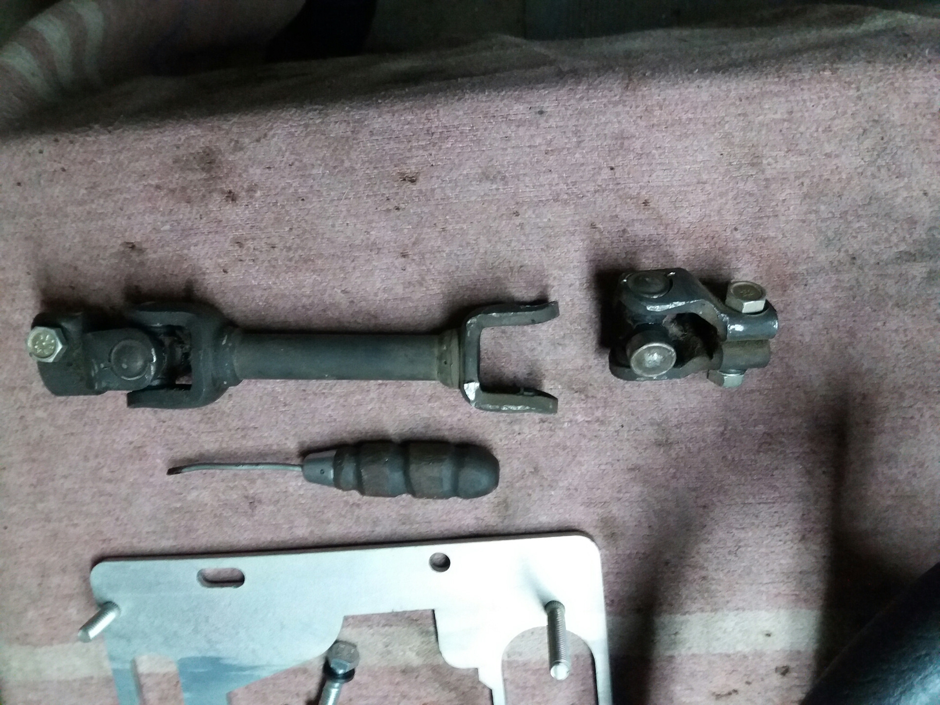 Рулевой карданчик гольф 2 гольф 3. Кардан рулевой гольф 2. Карданчик рейки гольф 2. Рулевой карданчик гольф 4. Карданчик гольф.