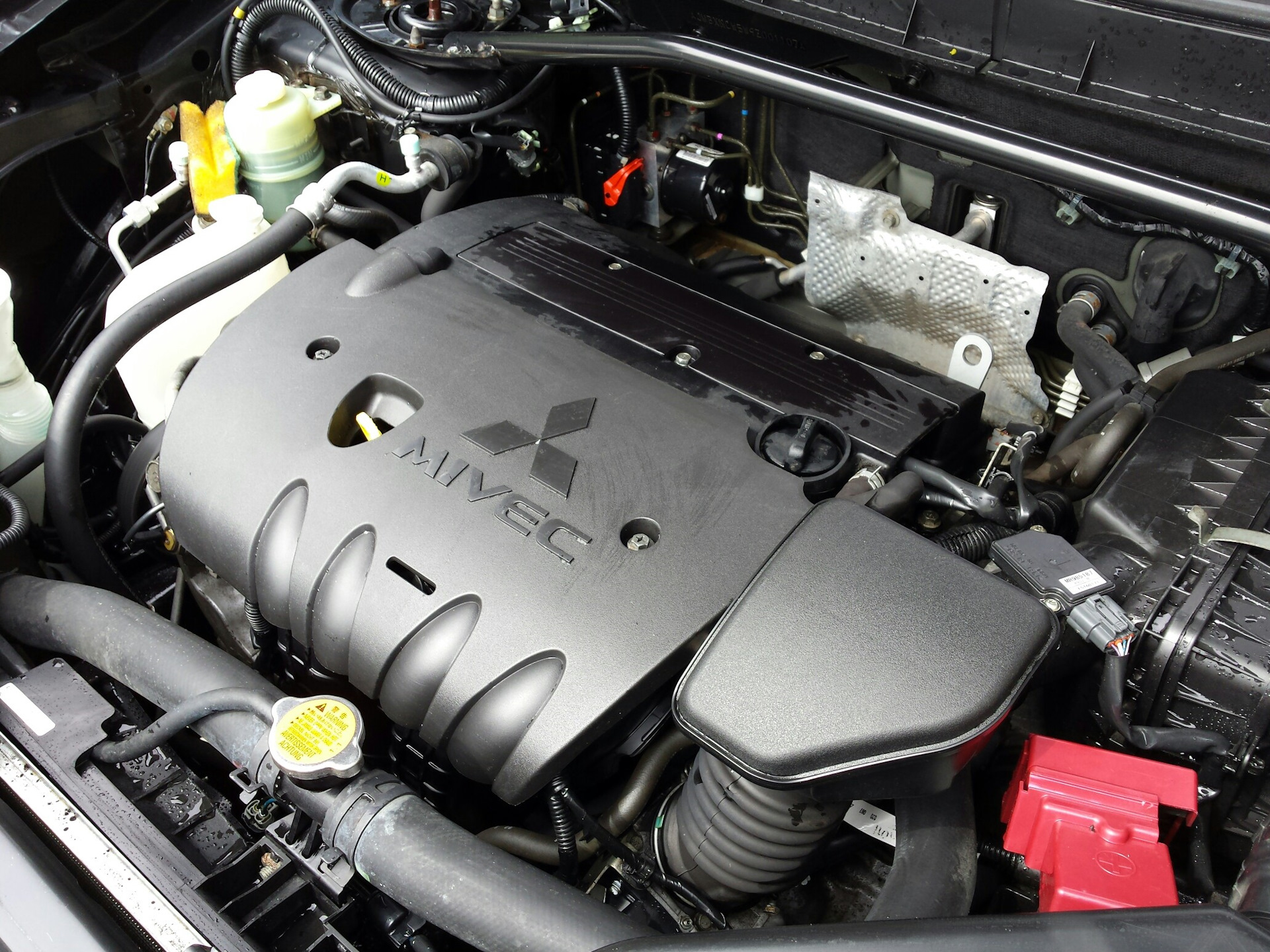 Двигатель мицубиси аутлендер хл. Мотор 2.4 Митсубиси Аутлендер. ДВС Outlander XL 2.4. Mitsubishi Outlander XL 2.4 2008 двигатель. Mitsubishi Outlander мотор 4 g 12.