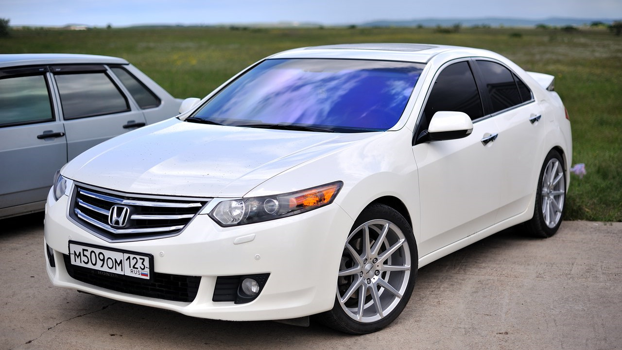 Honda Accord White Wheels