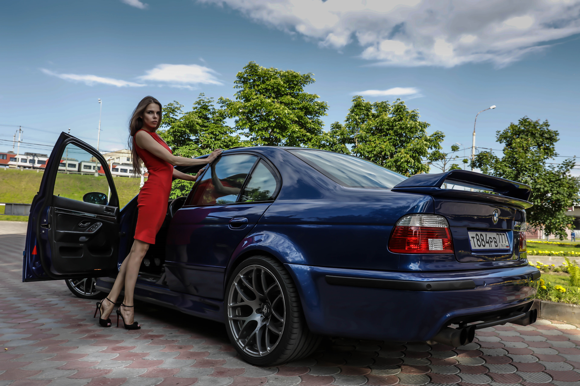 BMW m5 e39 девушка