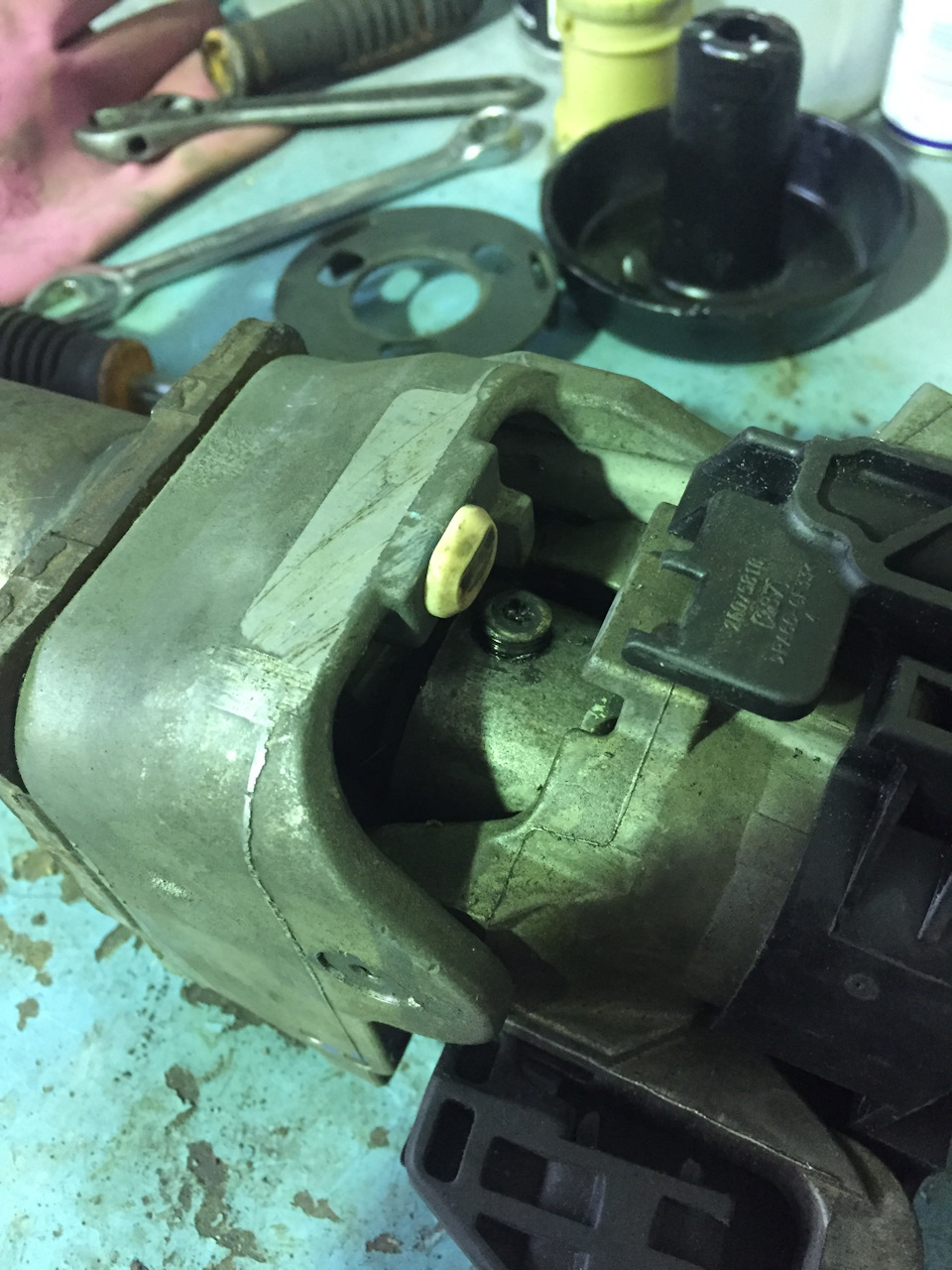 Устранаем люфт в рулевой колонке (часть 1) — Cadillac Escalade (2G), 6 ...