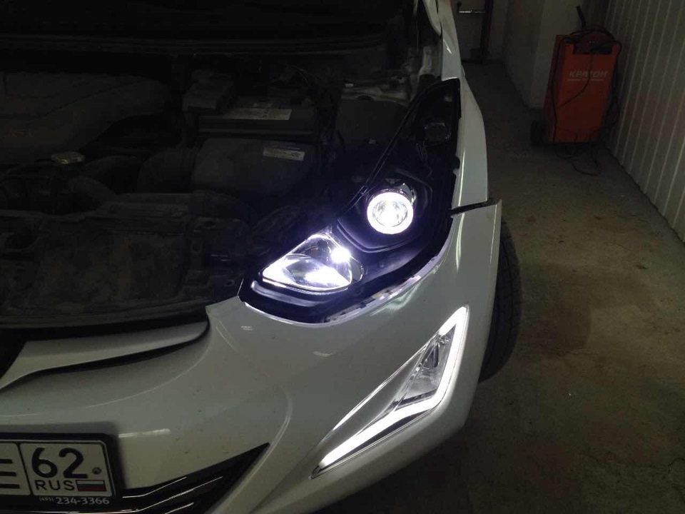 Тюнингованные фары на хендай элантра. Led фары на hyundai elantra 2005. Фара на хендай элантра 2015. Тюнинг фар элантра. Дхо элантра 5.