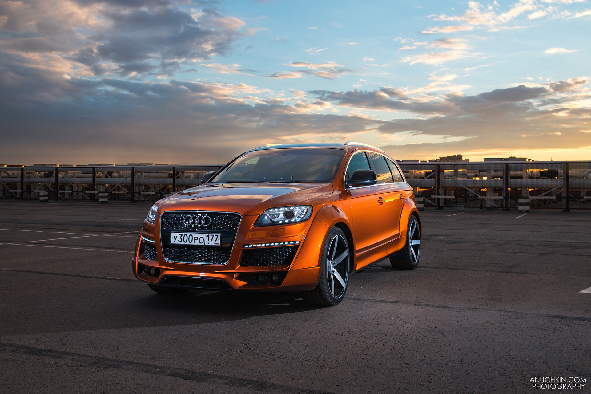 Q7 max plus. Audi q7 Orange. Ауди q7 оранжевая. Audi q5 оранжевый. Audi q7 рыжая.