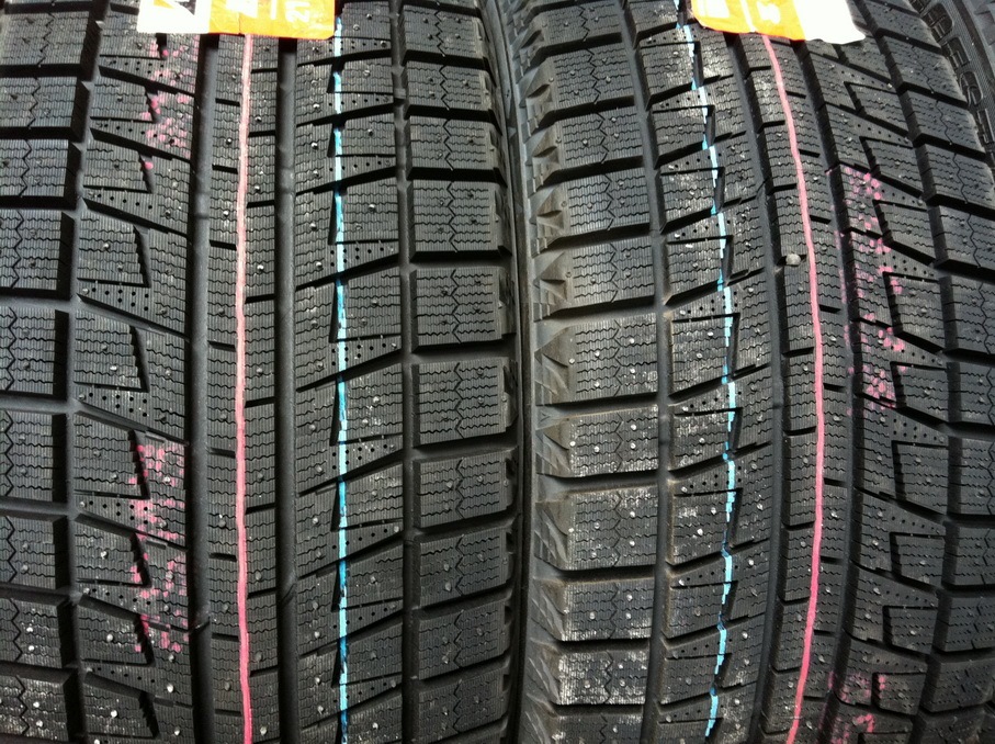 Bridgestone blizzak 02. Bridgestone Revo 2. Bridgestone Blizzak Revo 2. Шины Бриджстоун близак Рево 2. Зимние шины Бриджстоун новинка 2022.