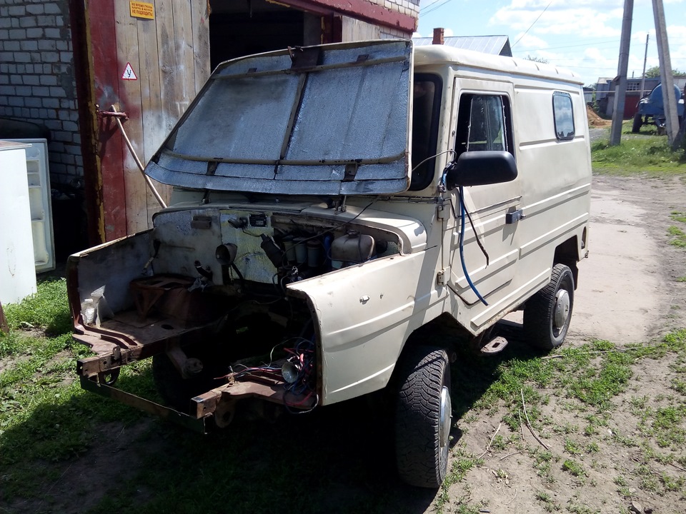 "Мужик не тот кто водку жрал, а тот кто коробку перебрал" — ЛуАЗ 969, 1 ...