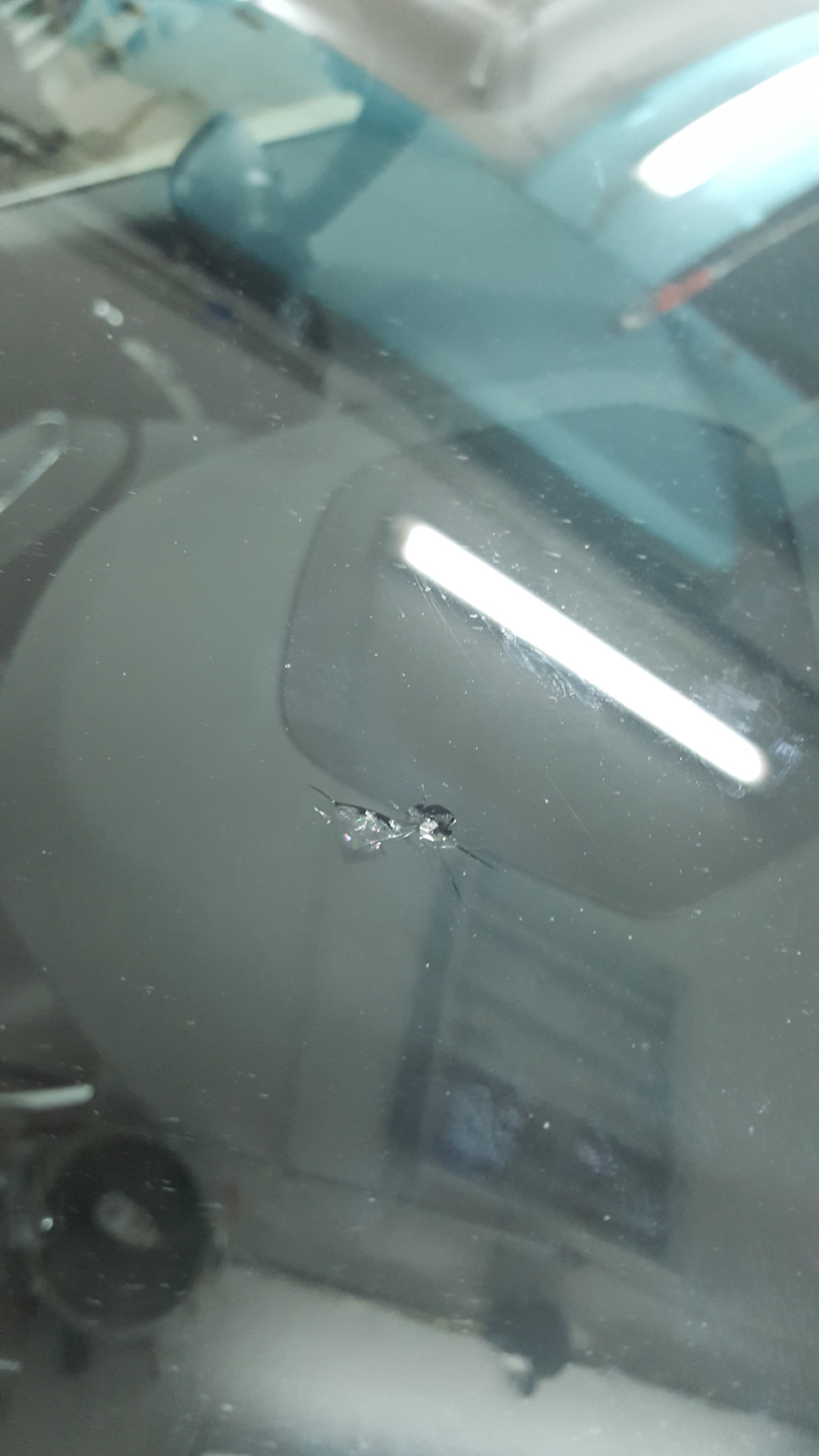 Ремонт скола на лобовом стекле — Volvo XC70 III, 2,4 л, 2011 года ...