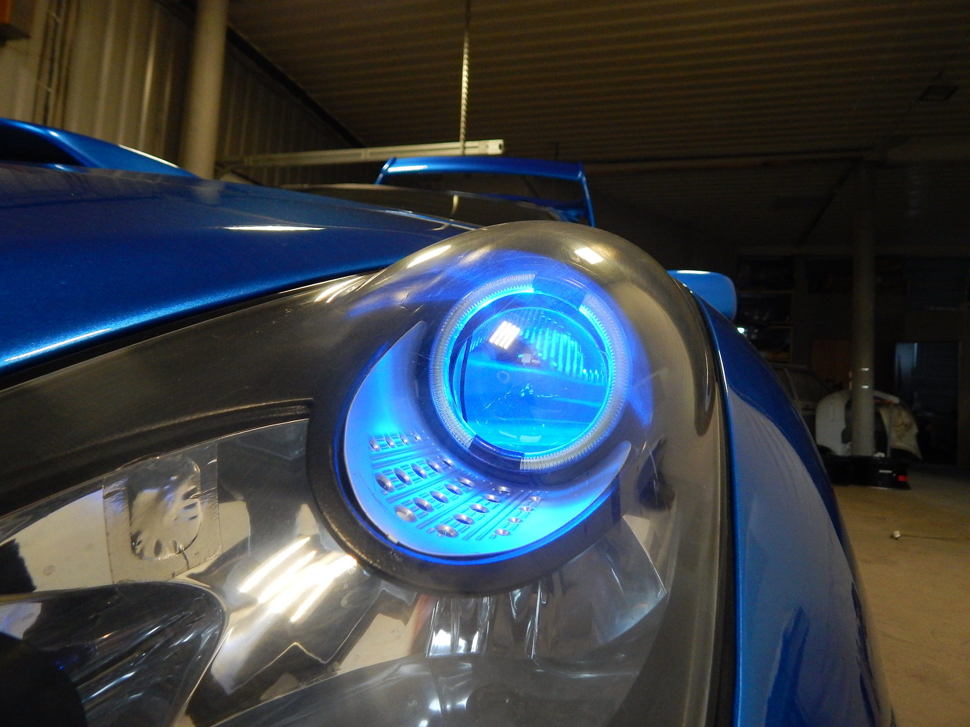 Фары автомобиля. Омыватель фар bmw e92. Фары на приору блэк эдишн. Данные фары. Фары переделки на надежду.