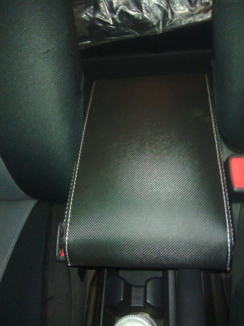 Подлокотник — KIA Rio (3G), 1,4 л, 2013 года | стайлинг | DRIVE2