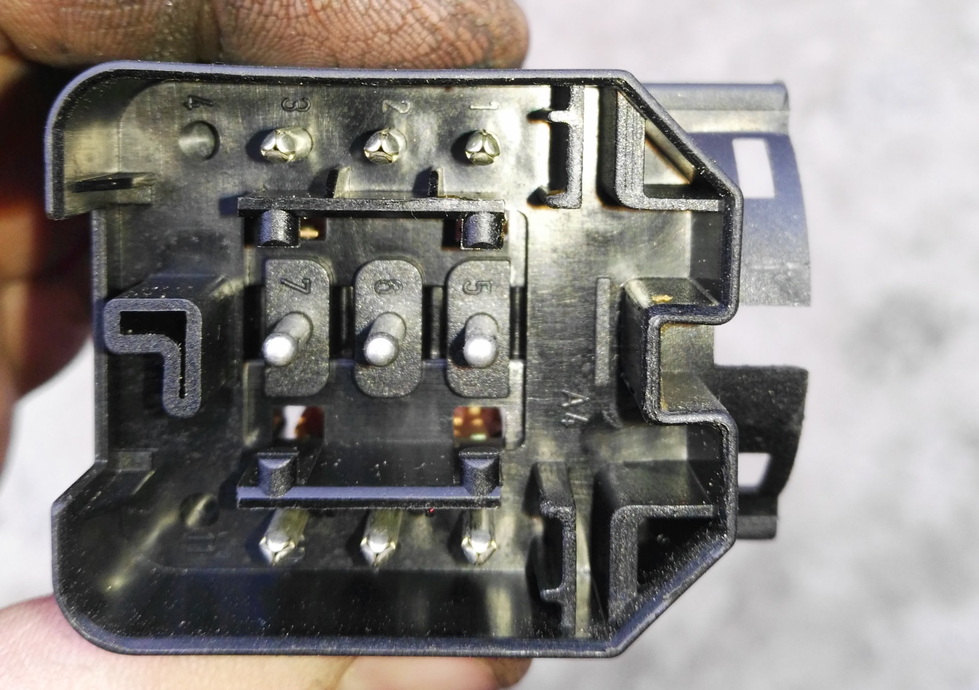 Самопроизвольно опускается поднимается руль, горит лампочка Air Bag ...