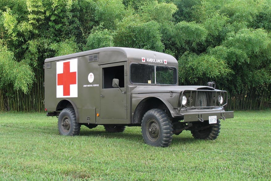 Х сан. Kaiser Jeep m715 санитарный. Kaiser Jeep 715 us Army. Kaiser Jeep m715 санитарный салон. 1967 Kaiser Jeep m 725 Ambulance Military.