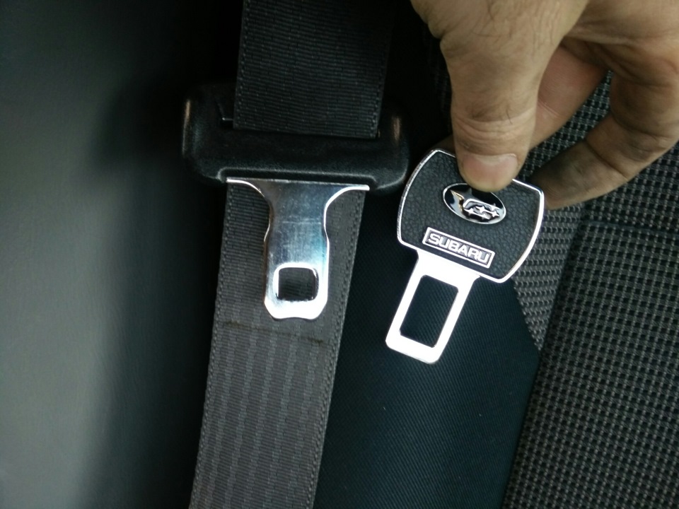 Ремень безопасности застежка. Субару ХV 2016 ремни безопасности. Ремень безопасности Форестер SG. Seat Belt Guard заглушка. Заглушка ремня безопасности Subaru.