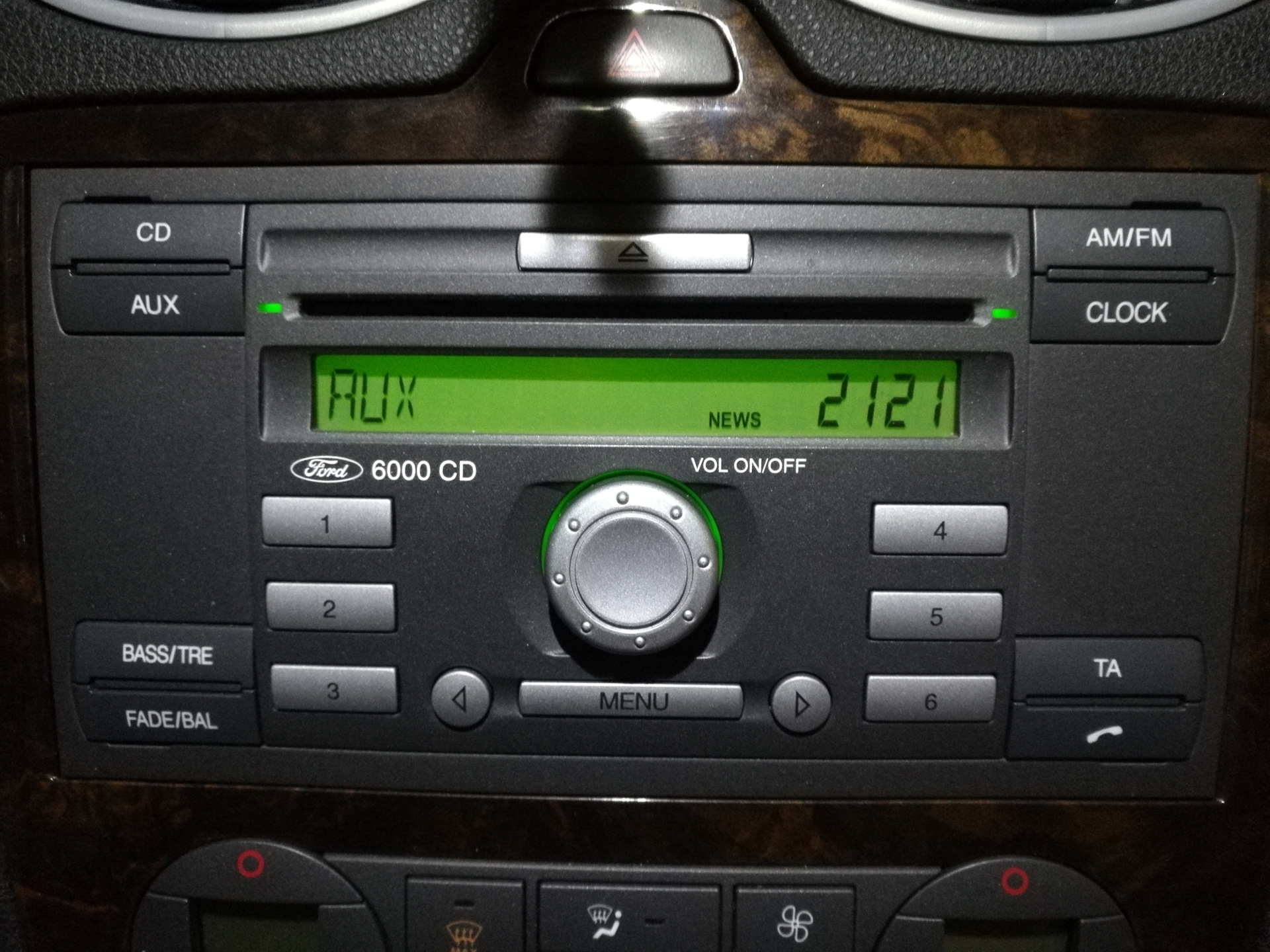 Аукс магнитолы форд. Ford 6000 CD. 6000cd Focus aux. Ford Focus 2 6000cd. Aux для магнитолы Ford 6000 CD.