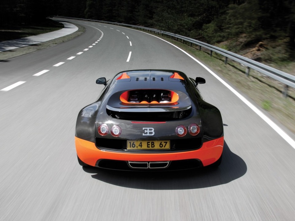 Bugatti veyron 16. Перуанские автомобили. Бугатти желтая. Бугатти вейрон супер спорт. Bugatti chiron super sport 300+.