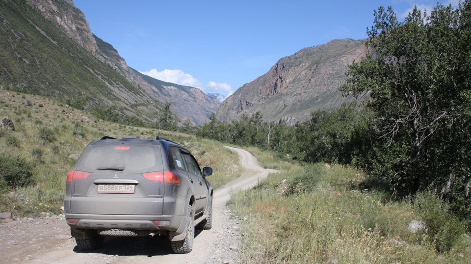 Mitsubishi Pajero Sport Mall Crawler