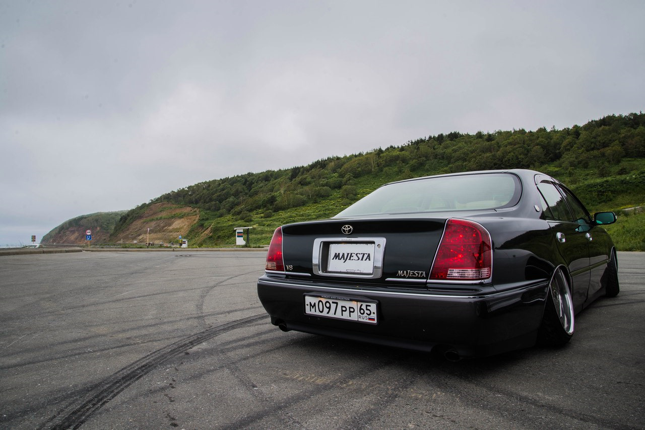 Тойота маджеста. Toyota Crown Majesta s170. Toyota Crown Majesta 2001. Тойота Краун Маджеста 2001. Toyota Crown Majesta s170 черный.