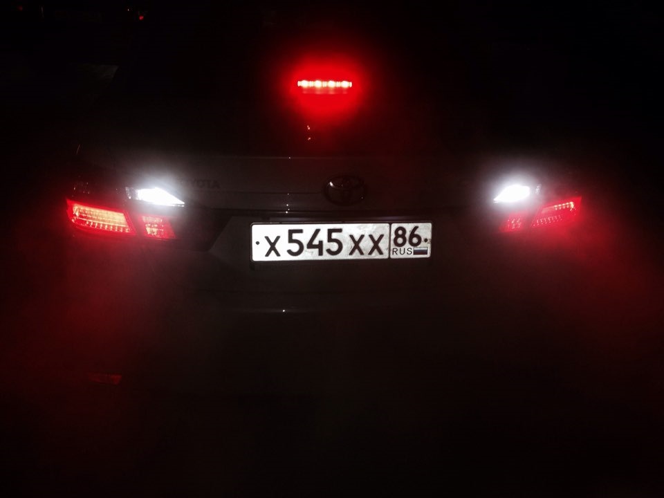 Замена лампочки подсветки номера Toyota Camry