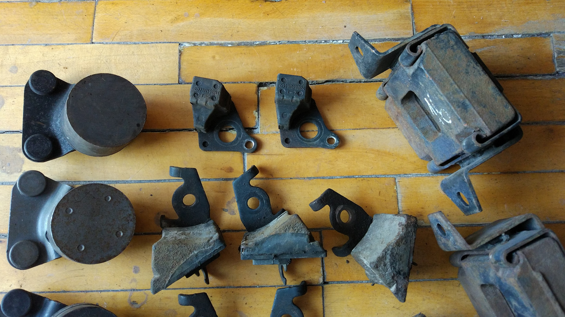 вибродемпфер kia ceed 2011. вибродемпфер форд мондео 3. демпферы замков форд фокус 2. динамический демпфер подвески. динамический демпфер.