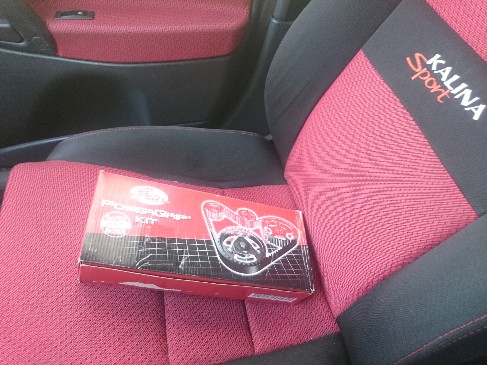 Калина спорт грм. Калина спорт 2 салон. Калина спорт с красными ремнями.