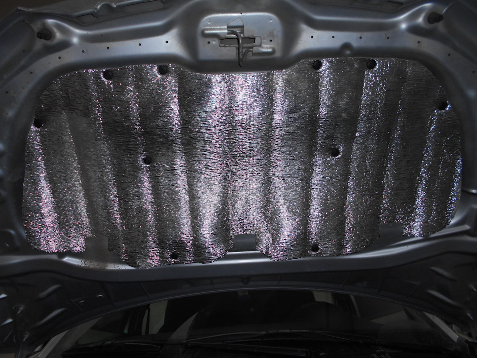 решил немного утеплить под капотом и избавиться от бренчания при ...