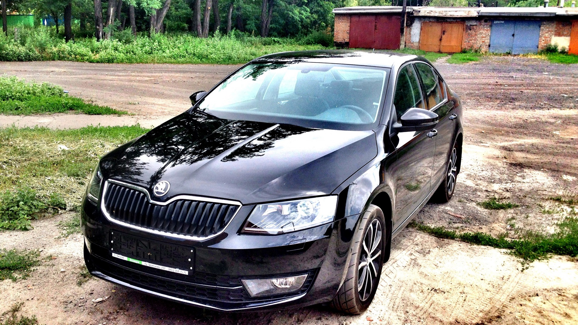 Шкода черного цвета. Skoda Octavia a7 1.8.