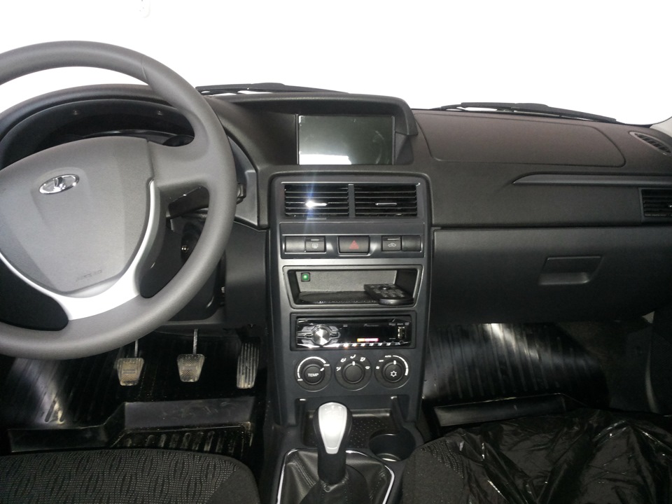 приора седан с сабом. приор веста 2110. салон ваз 2170 приора. лада приора 1999. аудиосистемы приора 2.