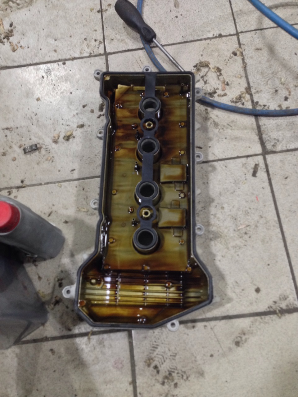 мотор 1nz-fe 2003 год под крышкой клапанов. 8 1zz-fe крышка от клапана. 8. 11213-28021 прокладка крышки клапанов. прокладка клапанной крышки тойота авенсис.