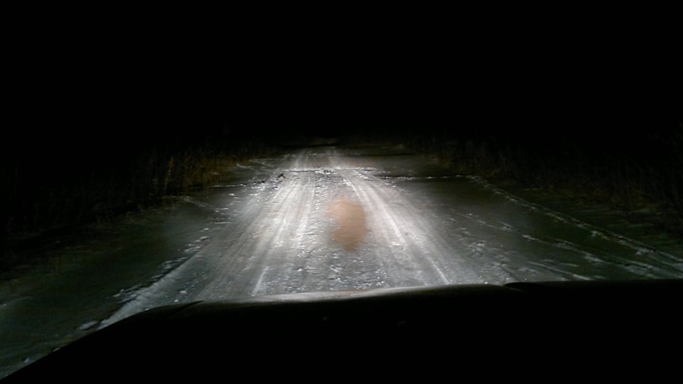 ФГ-140 без экрана на дальнем с родными лампочками-шариками. Свет мягко говоря не очень — ИЖ Москвич 412