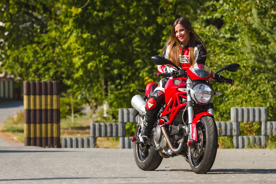 Ducati Monster 796 с пассажиром