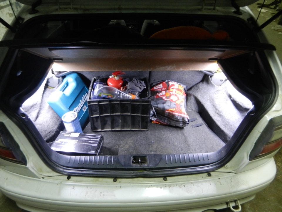 Сделал наконец подсветку багажника — Nissan Almera I (N15), 2 л, 1996 ...