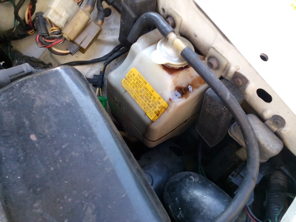 Походу .опа(( масло в тосоле… — Mazda 323 III, 1,6 л., 1986 года ...