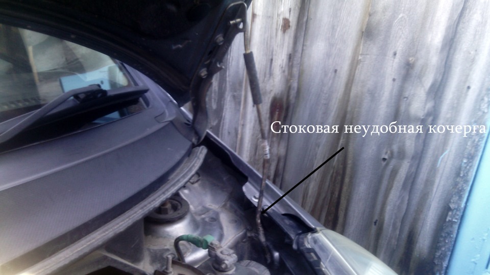 56 Держатель (демпфер) капота — Honda Fit (1G), 1,4 л, 2003 года ...