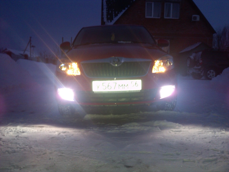 Лампочки в туманках — Skoda Fabia Mk2, 1,2 л, 2013 года | электроника ...