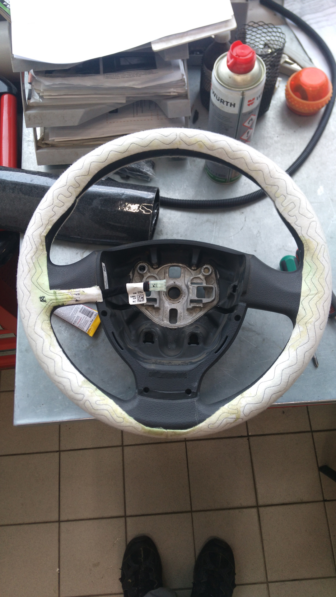 Подогрев руля приора. Подогрев руля приора. Обогреваемый руль на гранту. Руль для приоры с подогревом. Установка подогрева руля volkswagen.